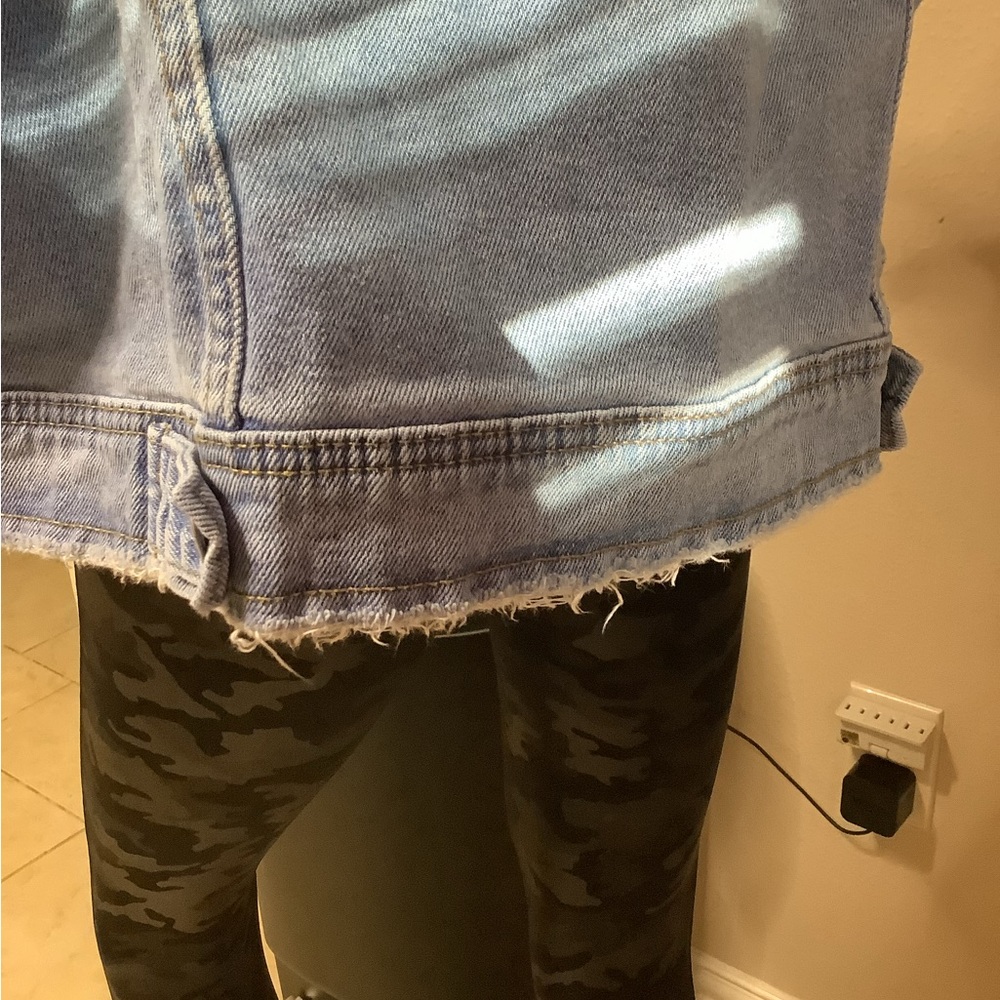 Universal thread jean jacket - Picture 9 of 12